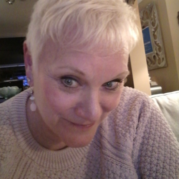 Meet your Posher, Sandi - Picture 3 of 3